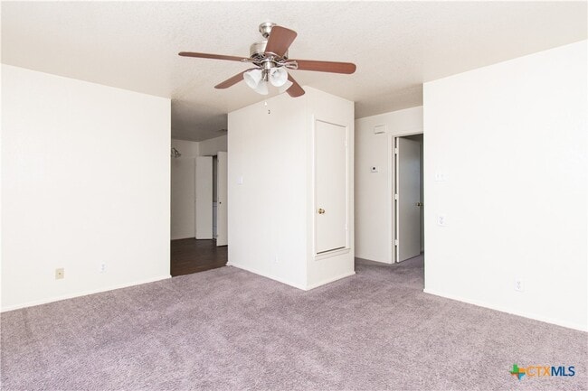 Building Photo - 2014 Cedarhill Dr
