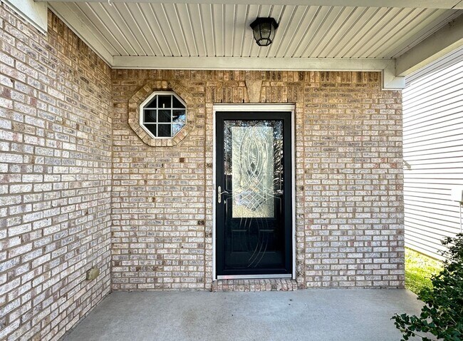 Foto del edificio - Beautiful 3 BR House! All Electric, Walk-I...