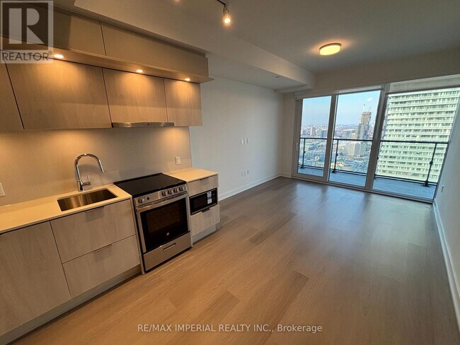 Photo du bâtiment - 448 Burnhamthorpe Rd W