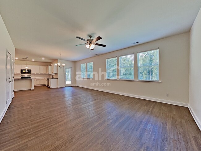 Building Photo - 143 Willowbrook Dr