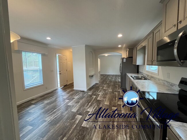 Foto del edificio - MOVE IN SPECIAL 3BR/2Bth offering Private Lake Access, Open Floor Plan, Pet Friendly
