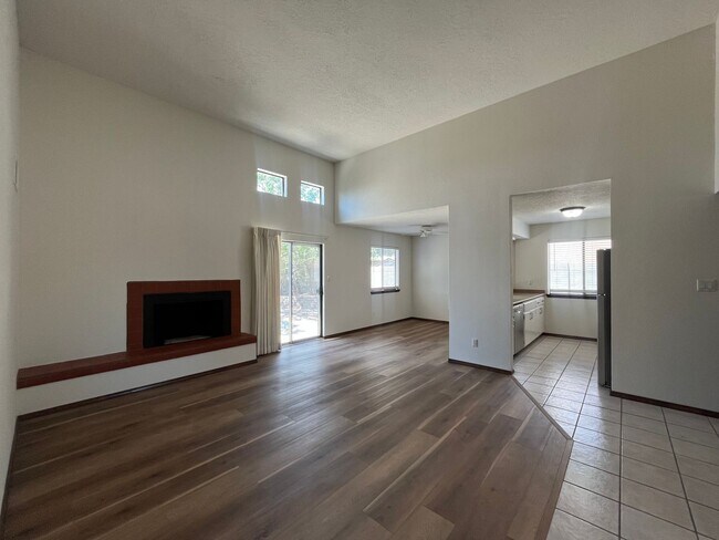 Foto del edificio - Cute 3 Bedroom 2 Bathroom Home In NW Albuq...
