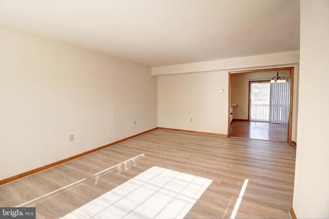 Foto del edificio - 427 Carrollton Dr
