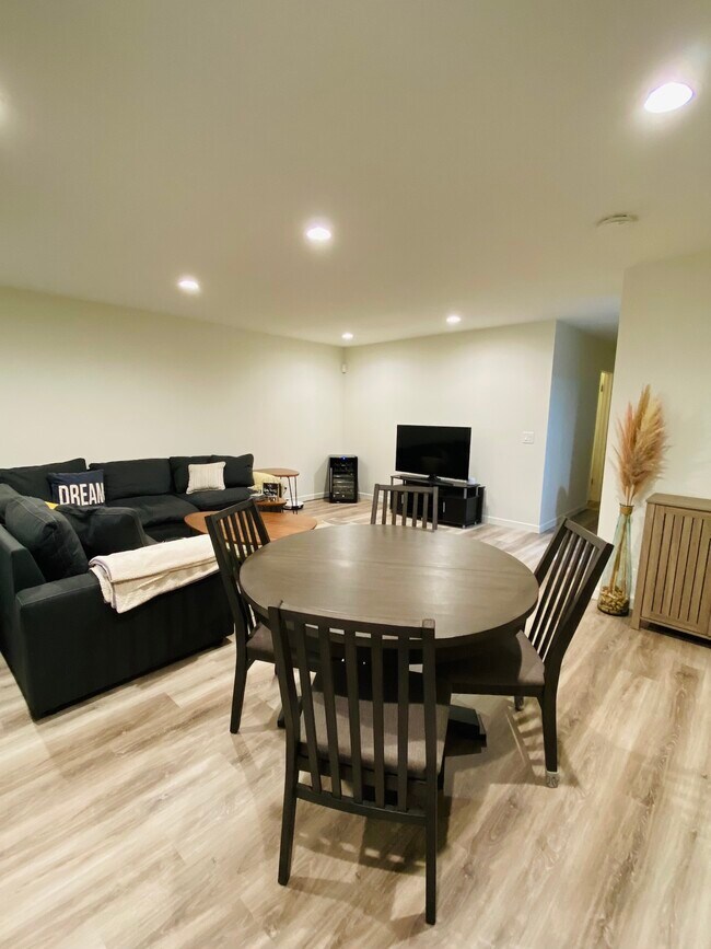 Foto del edificio - 4917 Indian Wood Rd