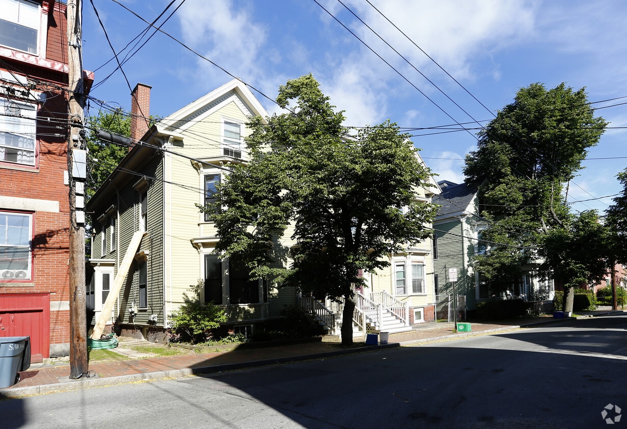 Building Photo - 13 Dow St