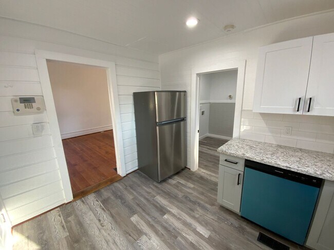 Foto del edificio - CHARMING UDPATED 2 BED 1 BATH CAPITOL HILL...