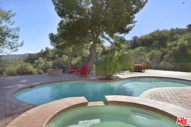 Foto del edificio - 3106 Voltaire Dr