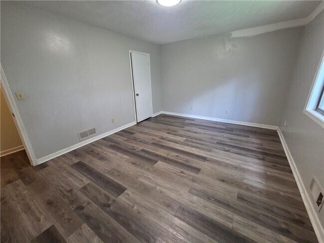 Foto del edificio - 5034 Cherokee Ct