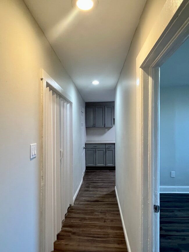 Building Photo - 23 Pompton Rd