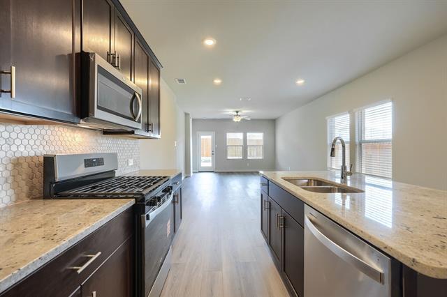 Foto del edificio - 512 Ezra Ln