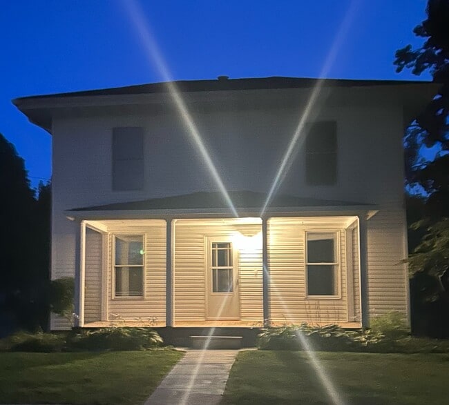 Building Photo - 127 Wilbur St