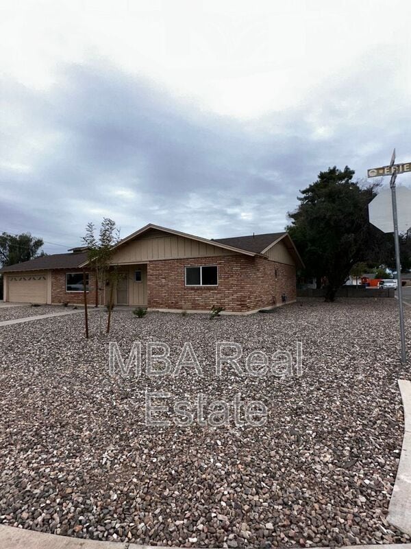 Foto del edificio - 660 W Erie St