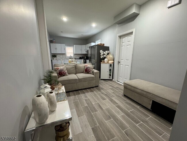 Foto del edificio - 682-684 E 18th St