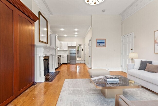 Building Photo - 394 Marlborough St