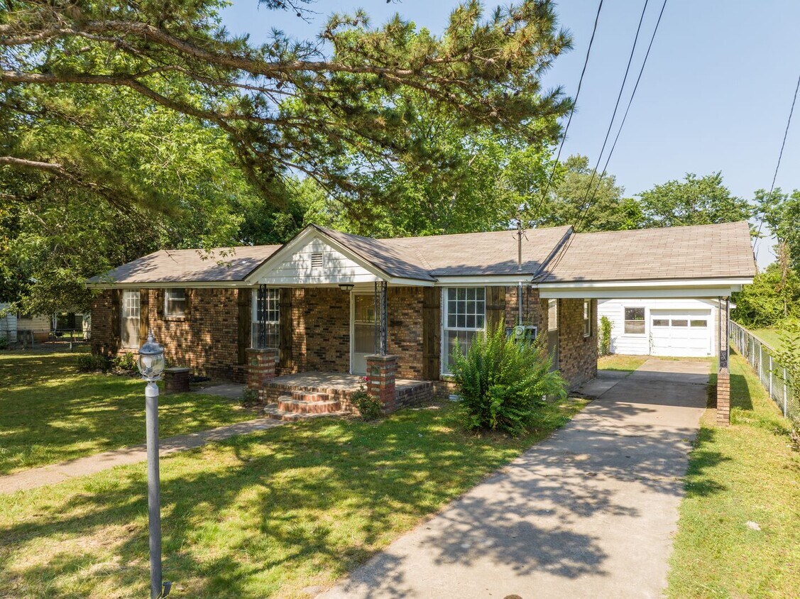 Foto principal - Freshly Updated 3 Bedroom Home