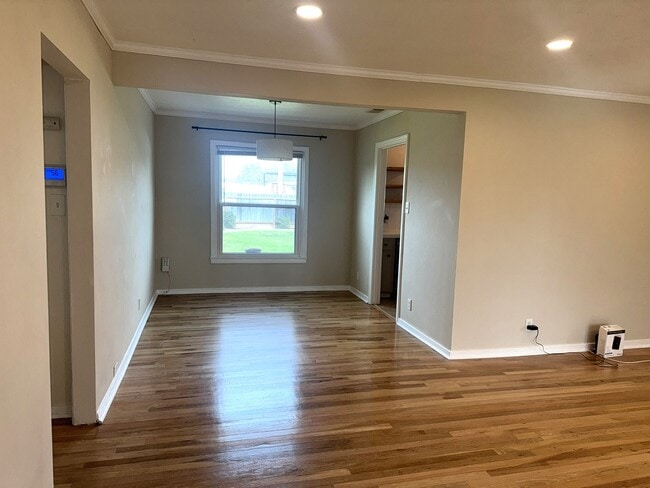 Building Photo - 221 E Griffith Way