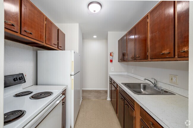 2BR, 1BA - 800SF - Kitchen - MOVE IN SPECIAL - 1313 S State St