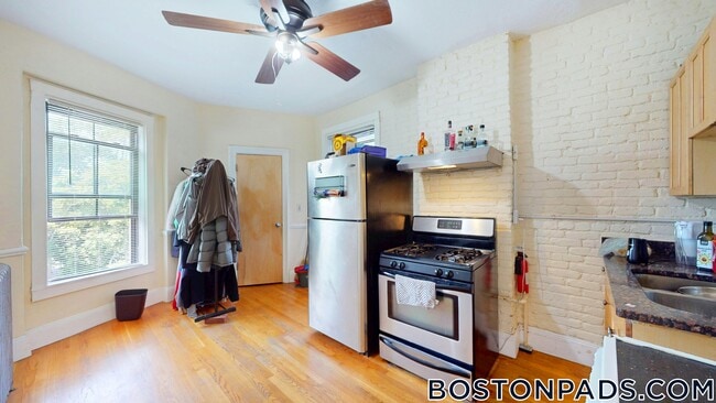 Building Photo - 86 Hammond St