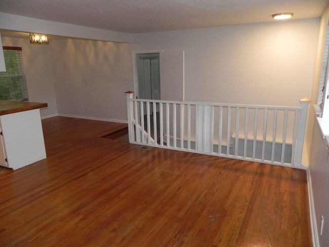 Building Photo - Irresistible 3 Bedroom in Kansas City!