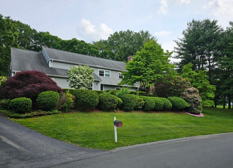 Foto principal - 162 E Emerson Rd