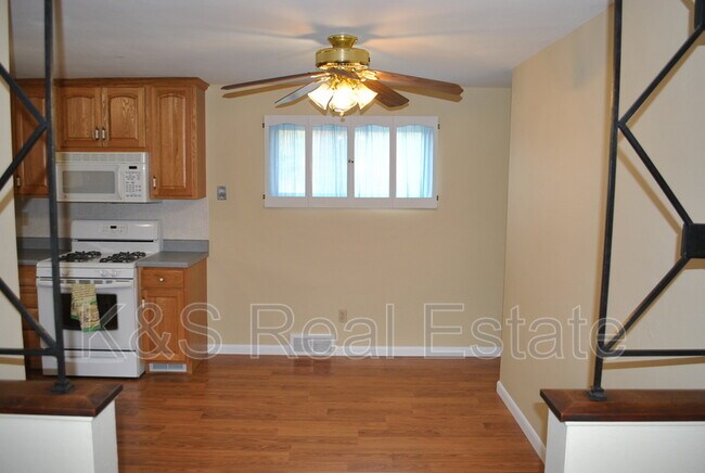 Building Photo - 718 Colonial Manor Rd