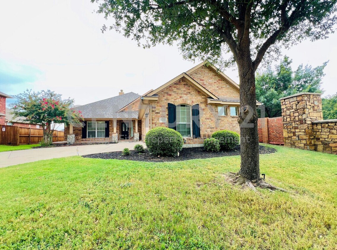 Primary Photo - Well Maintained 3/2/3 in Fort Worth For Rent!