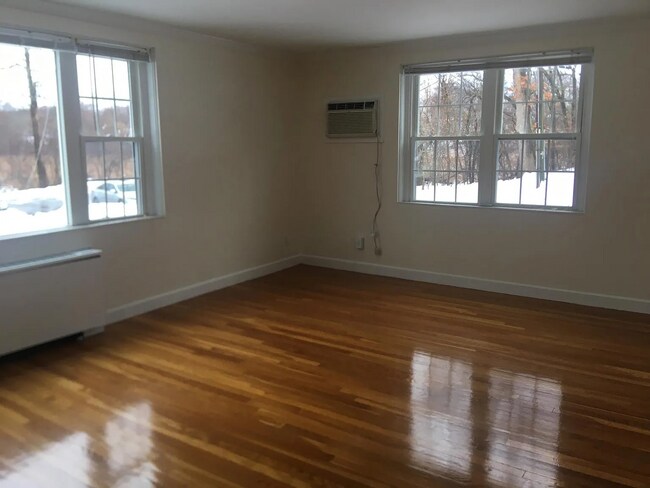 Foto del edificio - 11 Captain Parker Arms