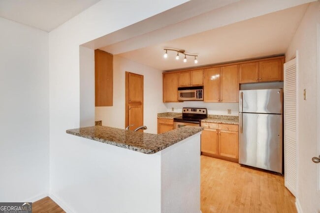 Building Photo - 2657 Lenox Rd NE