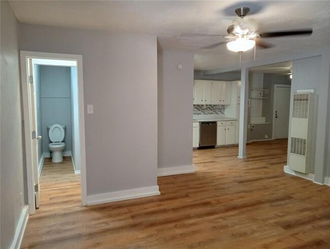 Building Photo - Fully Remodeled 1 bath Washer /Dryer