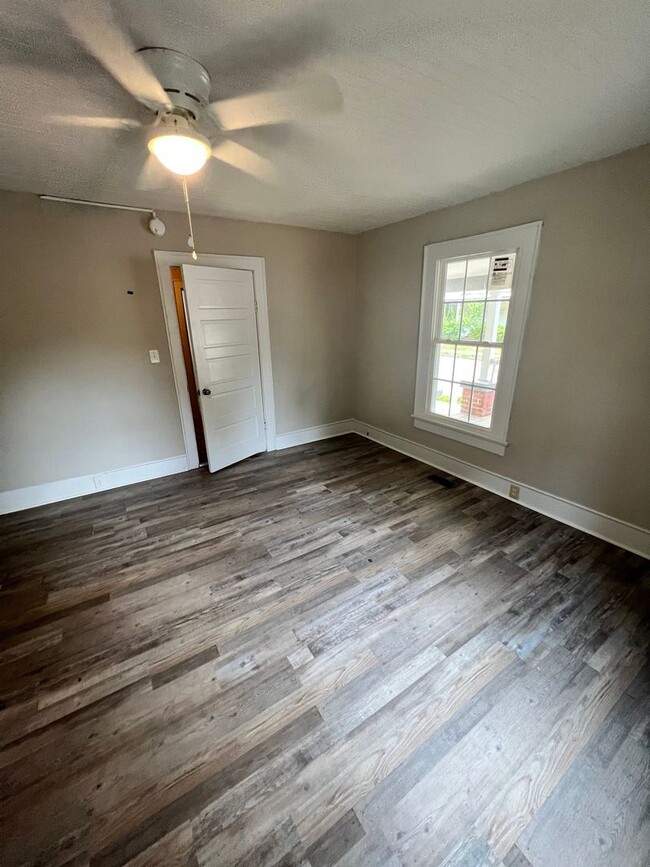 Building Photo - Spacious 4 Bedroom House in Wilson *MOVE I...