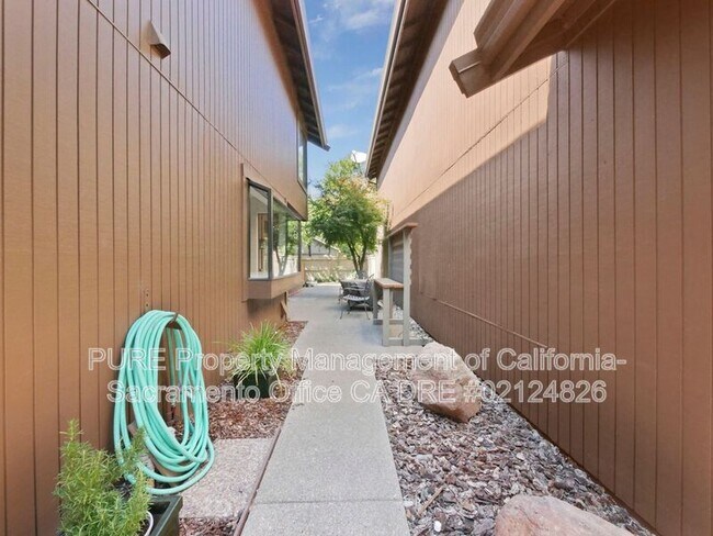 Foto del edificio - 1964 Discovery Village Ln