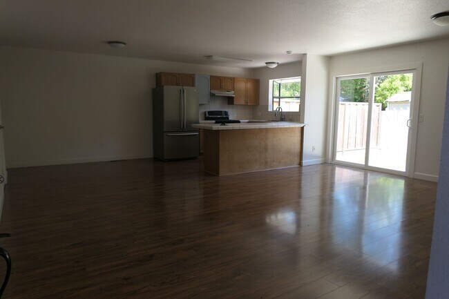 Building Photo - 69 Maranatha Dr