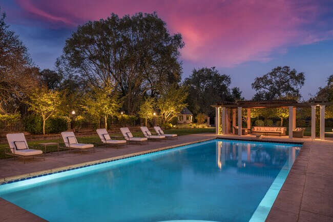 Building Photo - 20995 Broadway