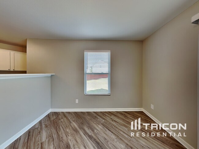 Foto del edificio - 122 Kingsgate Ct