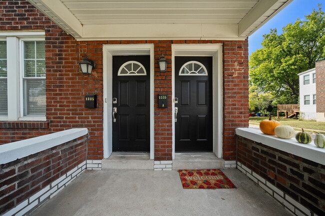 Building Photo - 1335 Woodland Dr