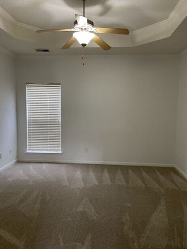 Building Photo - Emmyllie Ct- 130/132