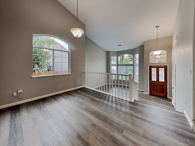 Building Photo - 148 Suncrest Way