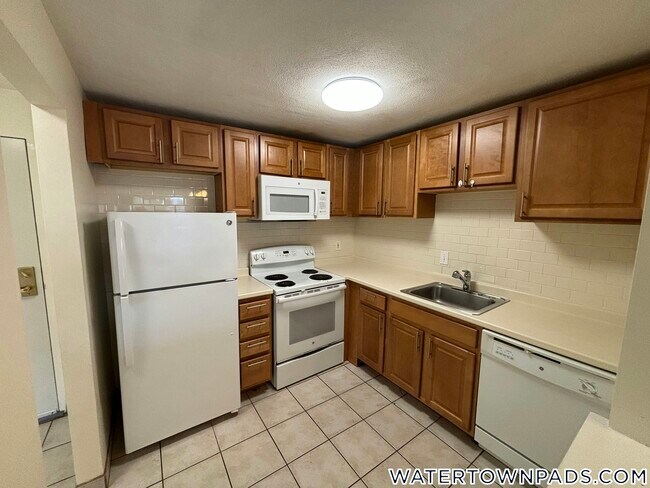 Foto del edificio - 24 Whites Ave