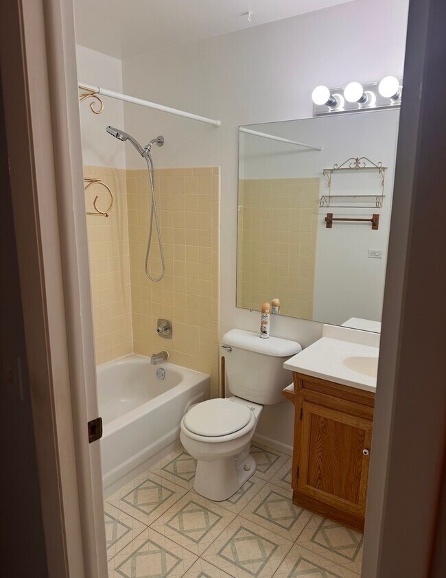 Foto del edificio - 1022 Thorndale Ct