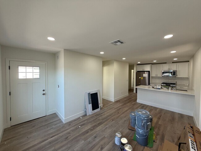 Foto del edificio - 6255-6257 Stewart St.