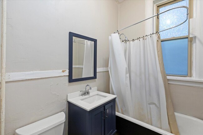Foto del edificio - 1013 N Winchester Ave