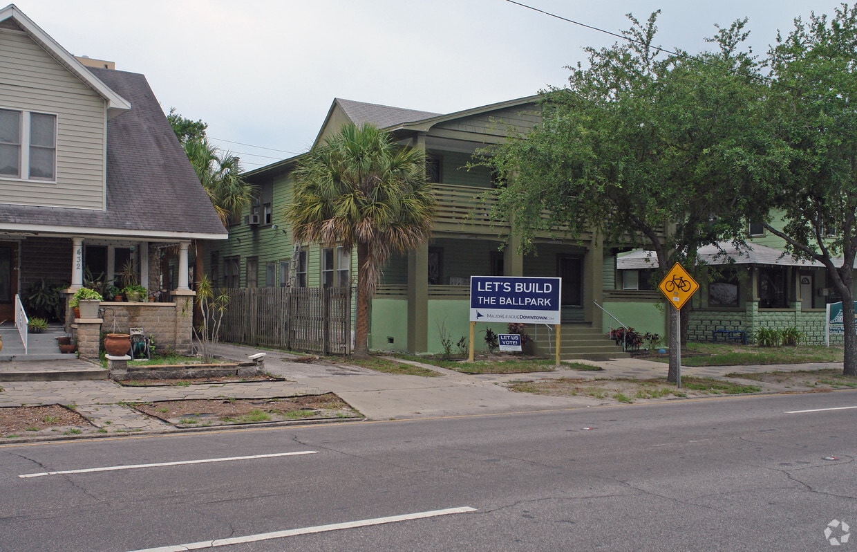 Primary Photo - 442 5th Ave N