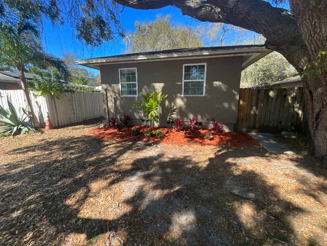 Building Photo - 32 8th Ave SE