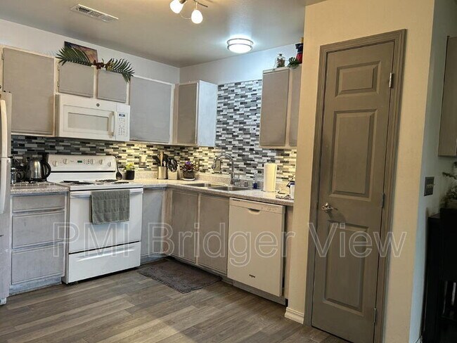 Foto del edificio - 3505 Fallon St