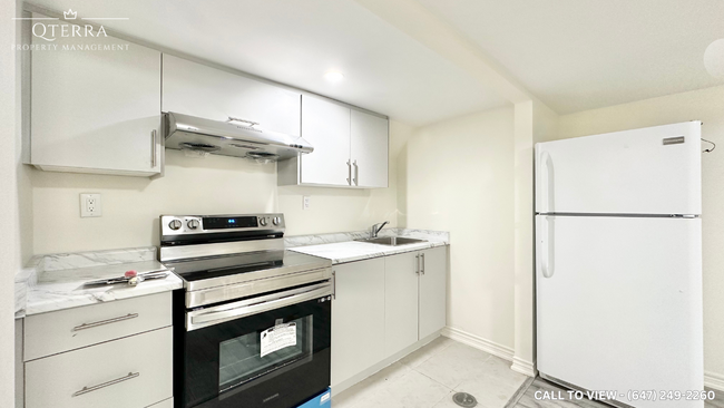 Building Photo - 643 Fleetwood Dr