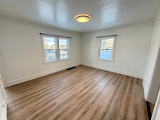 Foto del edificio - Remodeled 2 Bedroom - AVAILABLE 08/07/2026