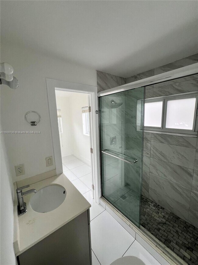 Foto del edificio - 120 NW 43rd Ct