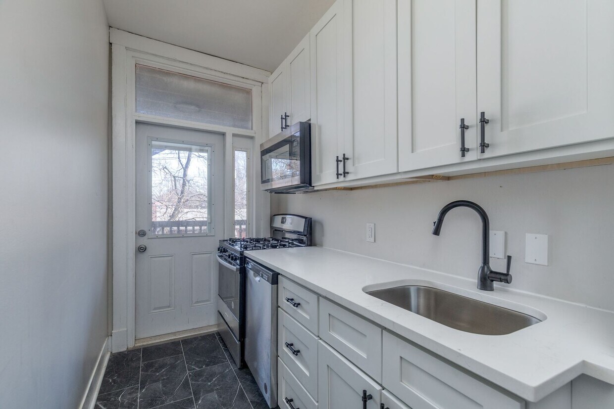 Foto principal - 1340 McCausland Ave