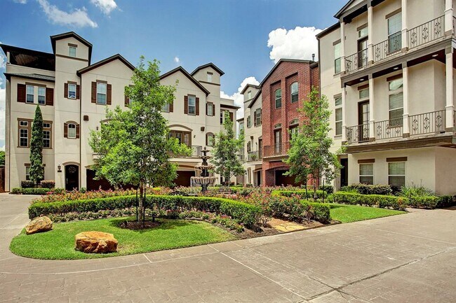 Building Photo - 912 Lovett Blvd