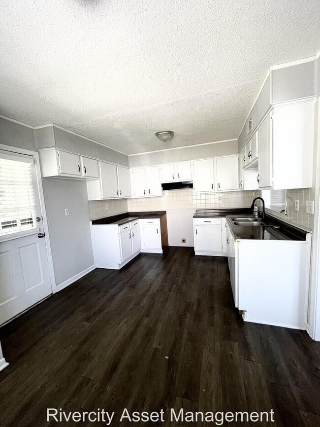 Building Photo - 2990 Ridgeway Rd